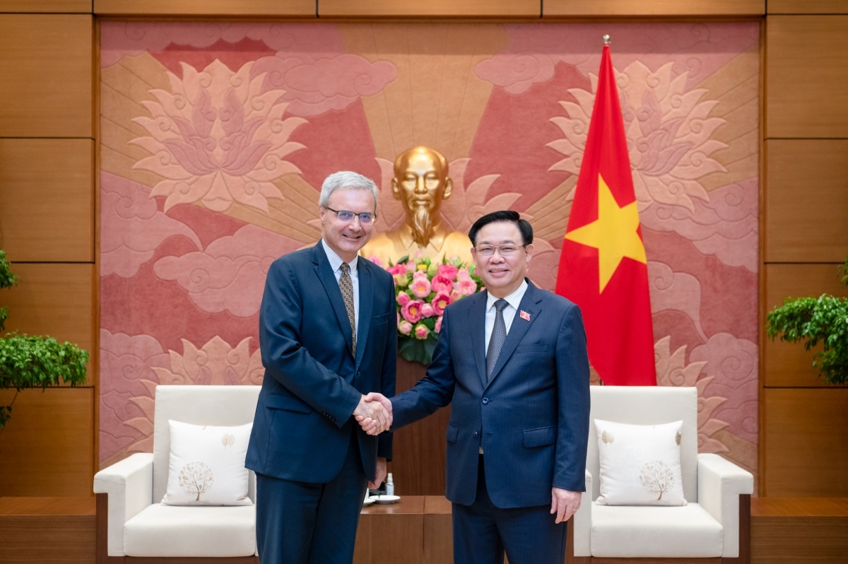NA Chairman pushes for stronger Vietnam-France cooperation in economics, trade and tourism